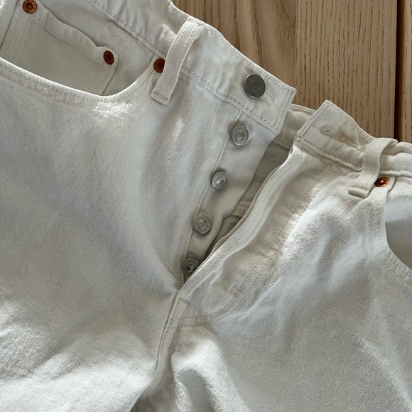 White Levi’s 501 wedgie jeans - Picture 3 of 5